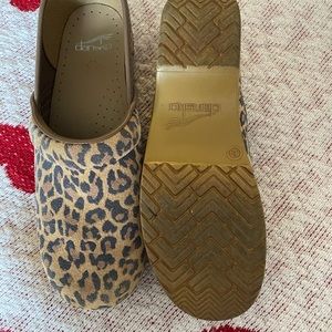 Cheeta print Dansko clogs.